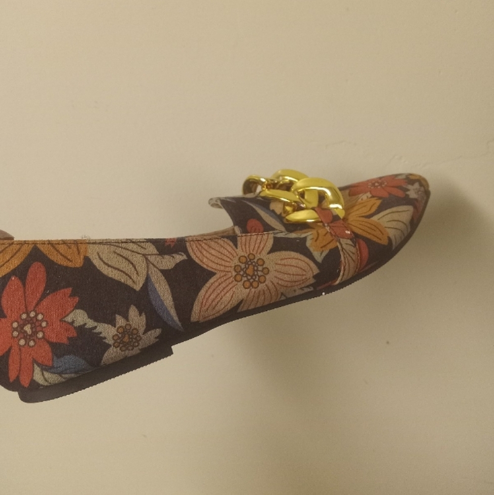 Women's Cute Brown Floral Pointy Toe Chain Flats Size 8 - Picture 7 of 10